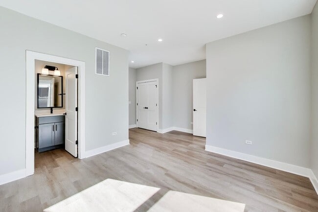 Building Photo - 5424 Old Orchard Rd