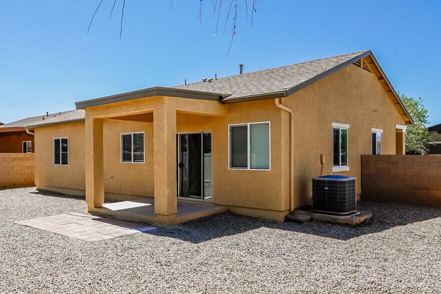 Building Photo - 8448 W Green Kingfisher Ln