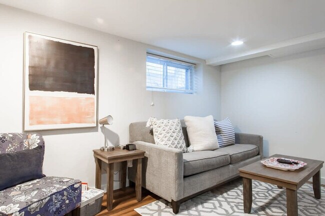 Building Photo - 601 N West St