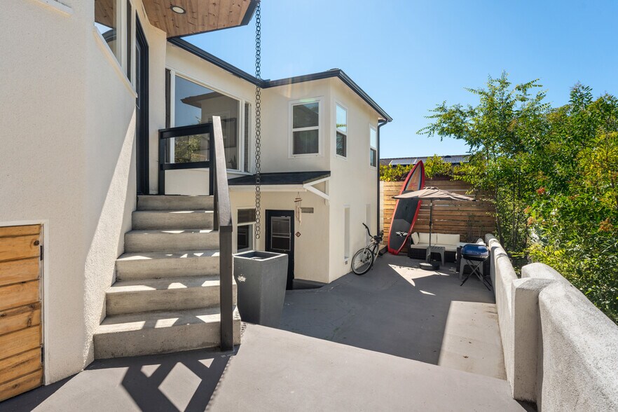 Building Photo - 5418 Siesta Dr