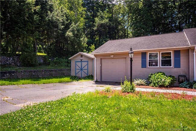 Building Photo - 70 Ivy Rd