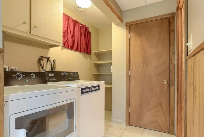 Building Photo - Secluded 3 Bedroom 4 Bath Home