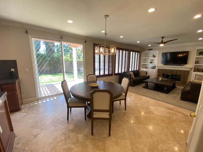 Building Photo - Luxurious 4 Bedroom Fullerton House For Re...