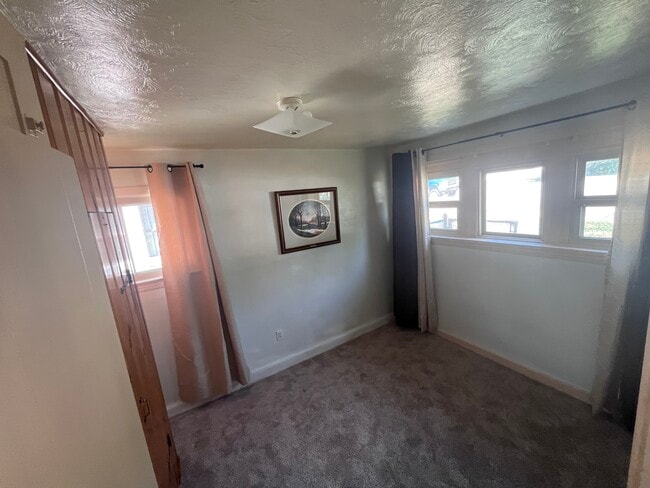 Building Photo - 1824 E San Rafael St