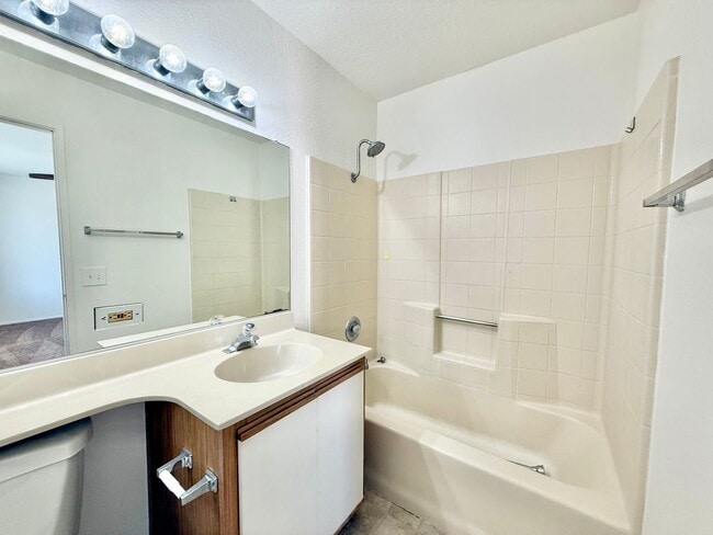 Building Photo - AVAILABLE NOW !! 2 Bedroom 2 Bathroom Apartment in Bermuda Dunes! MOVE IN SPECIAL! HALF OFF ONE M...