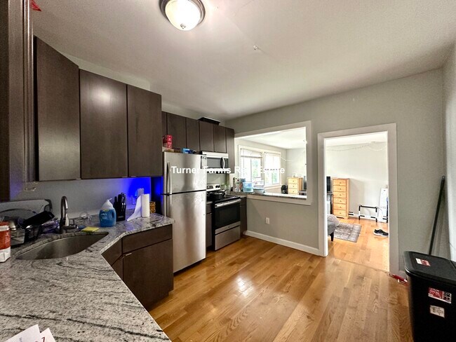 Building Photo - 94 E Cottage St