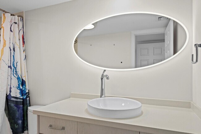 Building Photo - 3051 NE 48th St