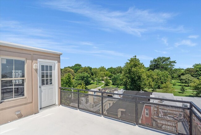 Building Photo - 505 S Milton Ave