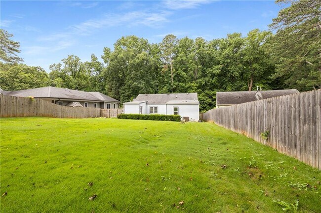 Building Photo - 1398 Deerwood Dr
