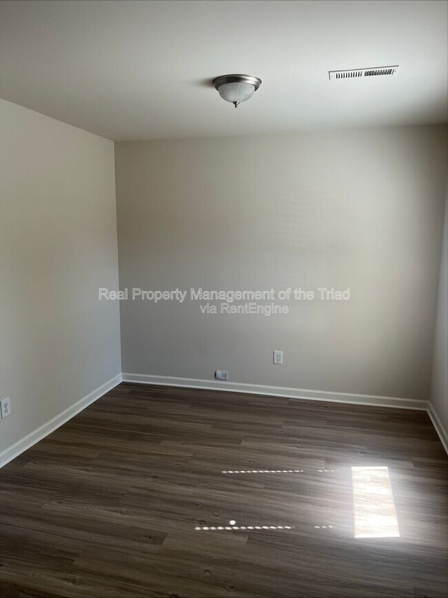 Building Photo - 3802 Bellingham Ct