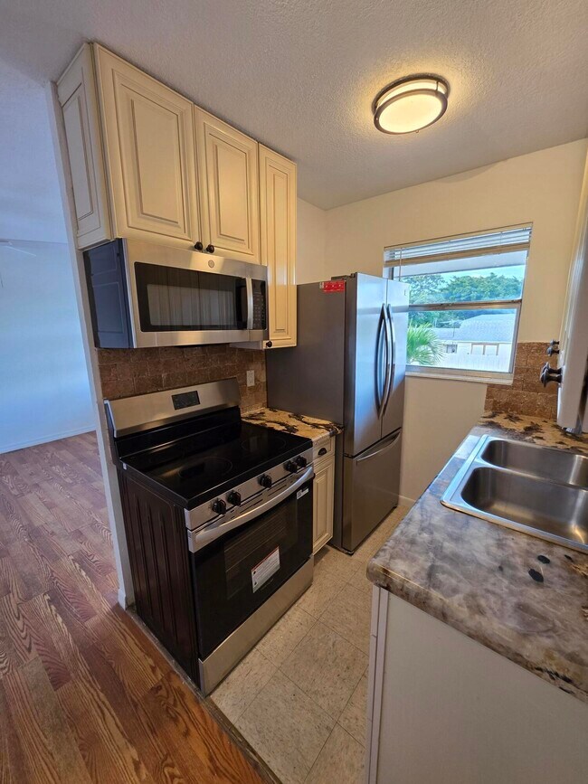 Building Photo - 201 S J St