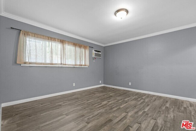 Building Photo - 1939 Selby Ave