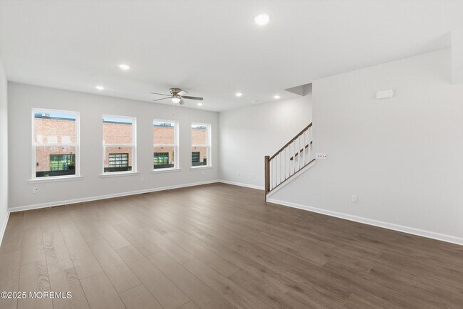 Building Photo - 12 Barton Ave