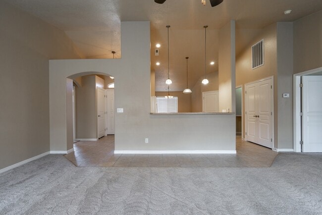 Building Photo - Dog Friendly 3 Bedroom Home In Painted Desert