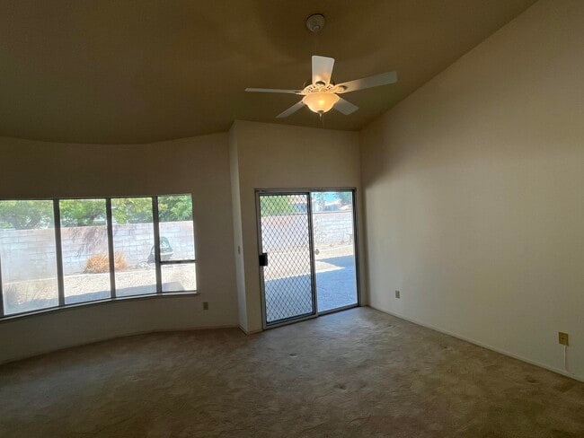 Building Photo - 40180 Eastwood Ln