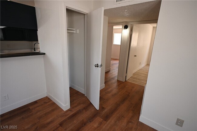 Building Photo - 1512 Cobb Ln
