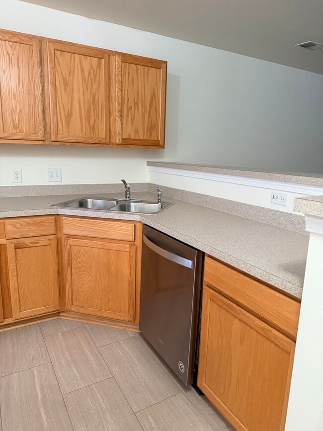 Building Photo - Welcome To the Townes Of Buckwalter