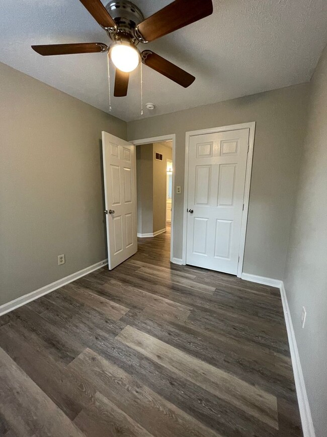 Building Photo - Newly Renovated 2 story 3 Bedroom and 1 ba...