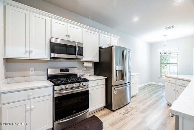 Building Photo - 202 Sparkling Meadows Ln