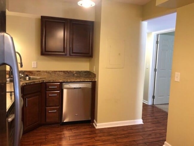 Building Photo - Nice 2 bedroom 2 bath one-level condo