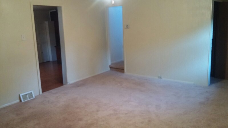 Building Photo - 27 Noster St