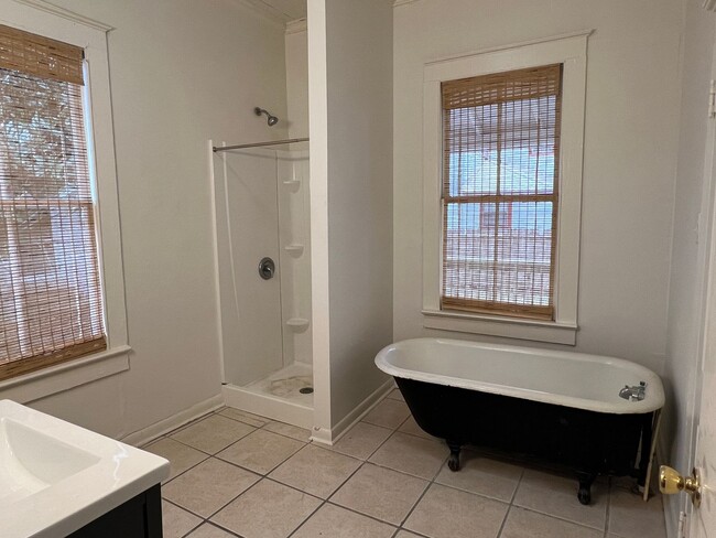 Building Photo - Newly Remodeled 2BR/1BA in Old Town Brunsw...