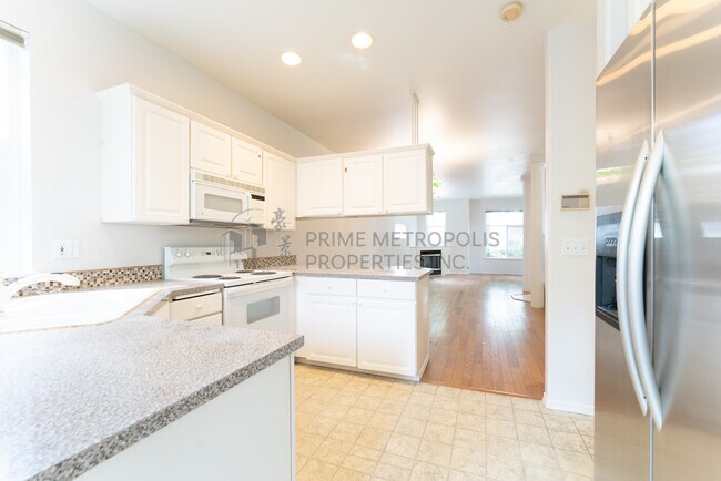 Building Photo - 9808 NE 130th Pl