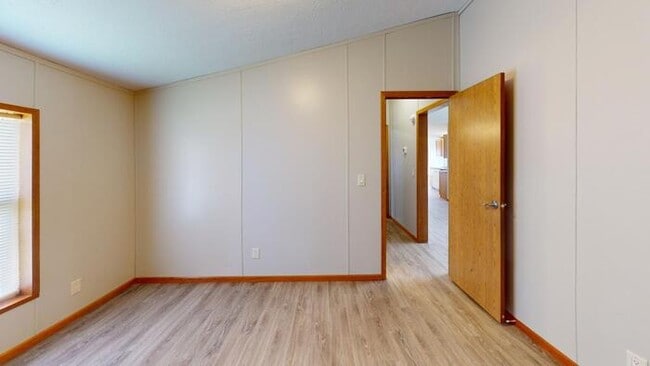 Building Photo - 154 Northwest Dr