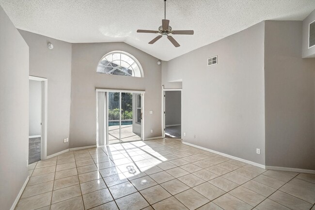 Building Photo - 1033 Lake Davenport Blvd