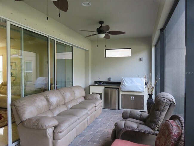 Building Photo - 8811 Citrus Palm Dr