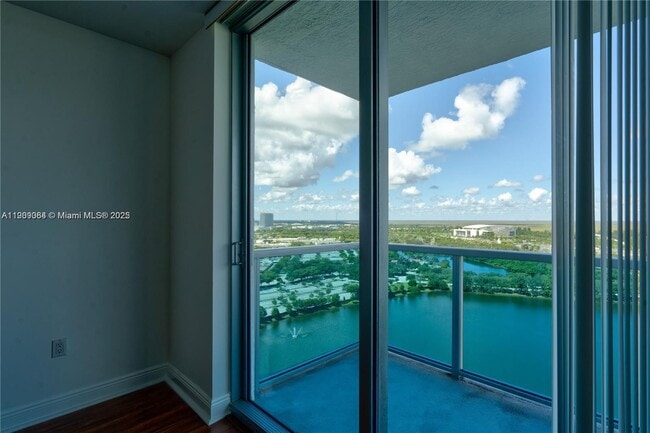 Building Photo - 2641 N Flamingo Rd