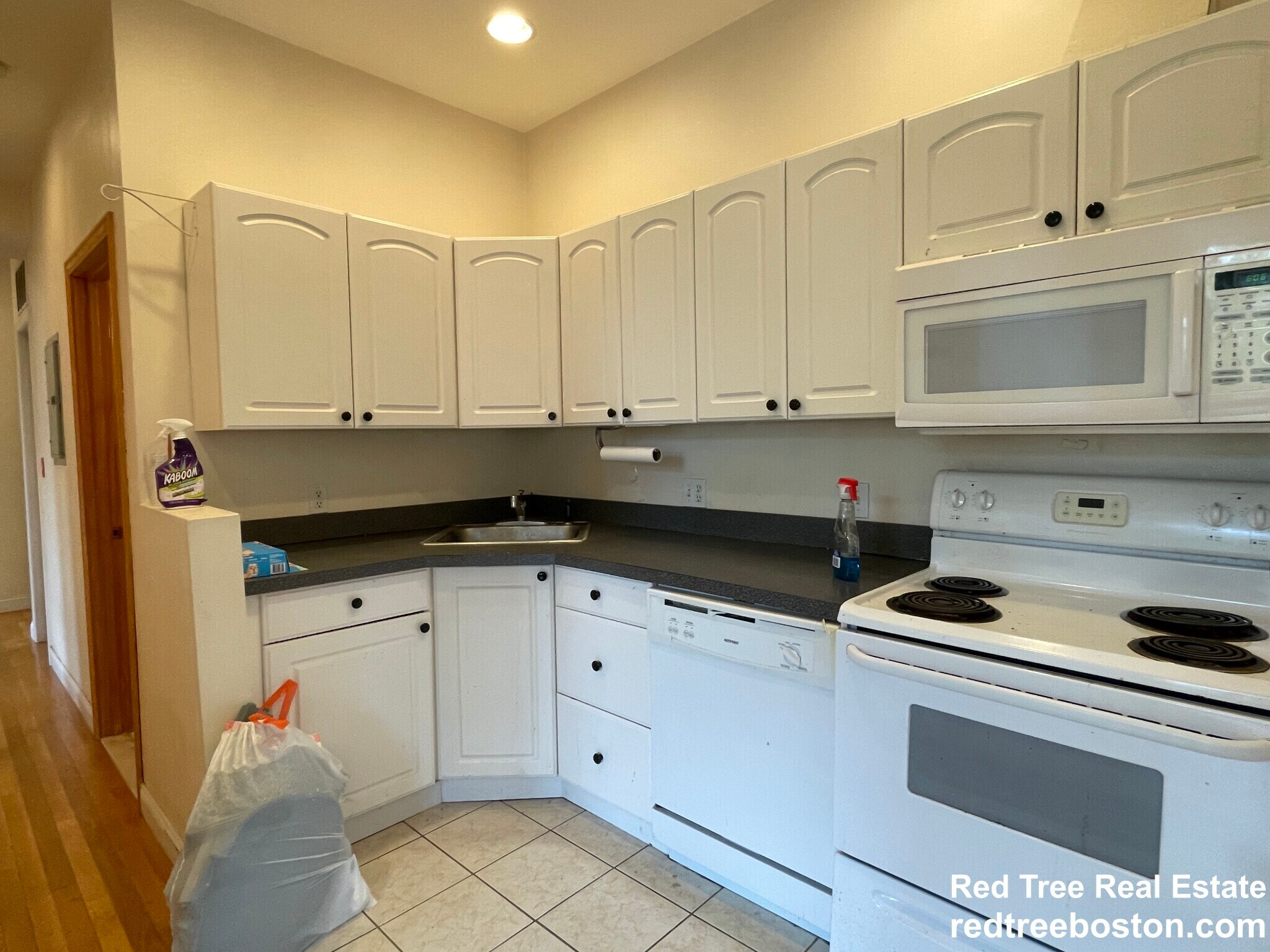 Building Photo - 1801 Beacon St