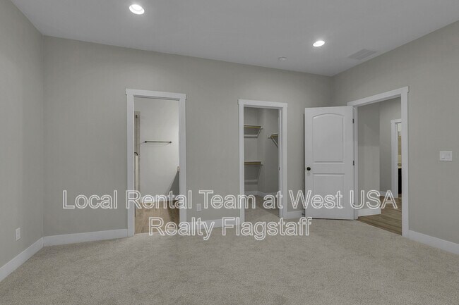 Building Photo - 781 N Forest View Dr