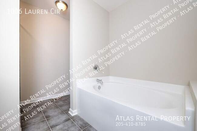 Building Photo - 1006 Lauren Cir E