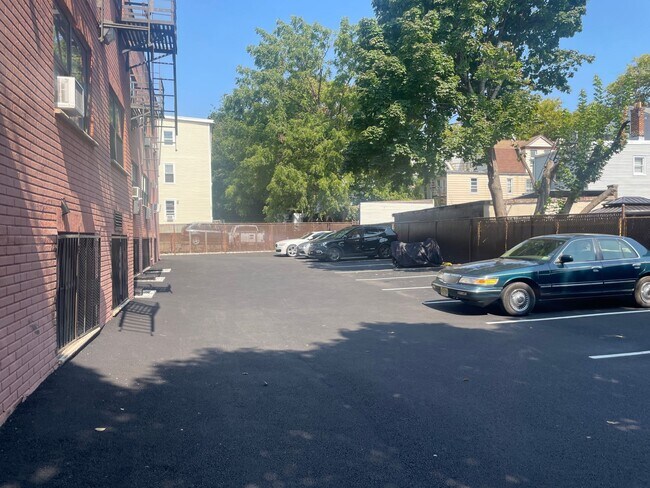 Building Photo - 774-776 Grove St