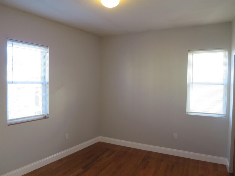 Building Photo - 360 Somerville Ave