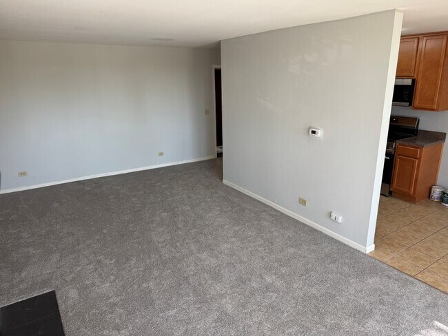 Building Photo - 5950 Oakwood Dr