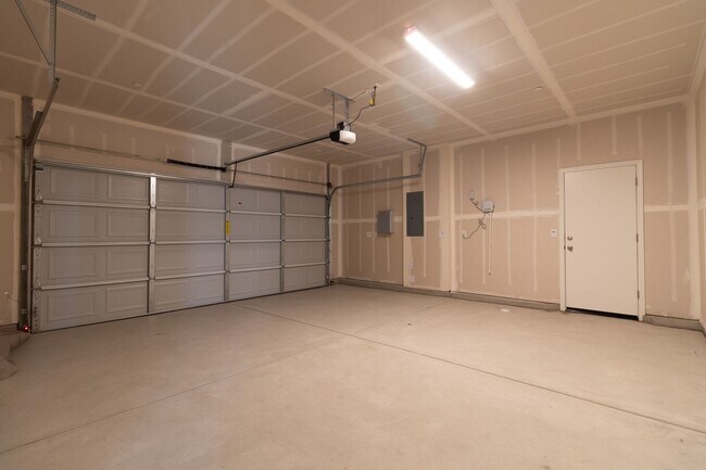 Building Photo - Stunning new home for rent in Manteca!