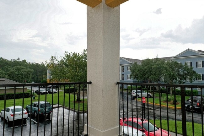 Building Photo - Beautiful 2 bed/2bath 2nd floor townhome i...