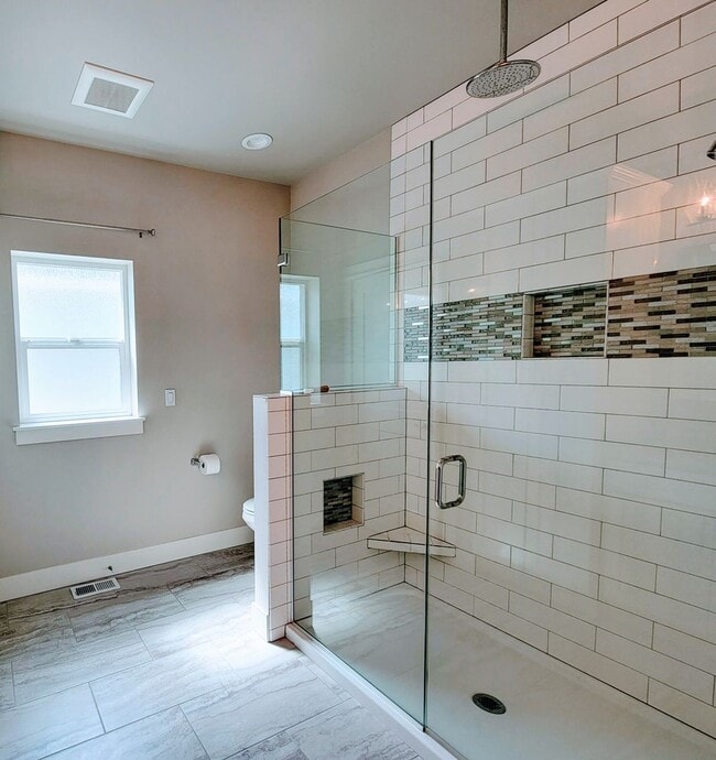 Building Photo - Luxurious and spacious 3 bed home in Manette