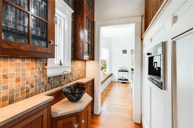 Building Photo - 349 9th St NE