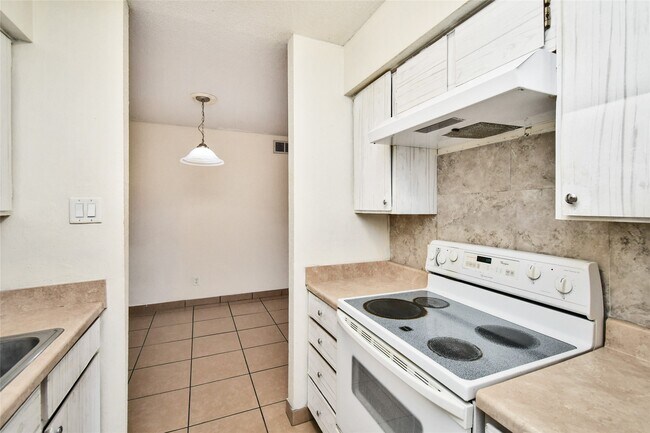 Building Photo - 10211 Sugar Branch Dr