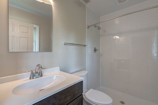 Building Photo - 507 Stonegate Dr