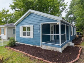 Building Photo - 719 Mikel St