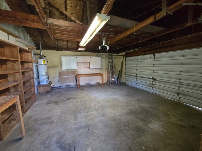 Building Photo - Freshly updated 3-bedroom, 2-bath home