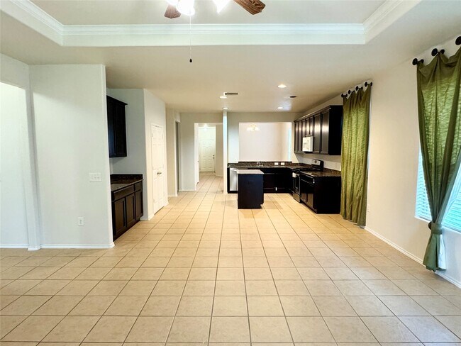 Building Photo - 1331 S Maple Dr