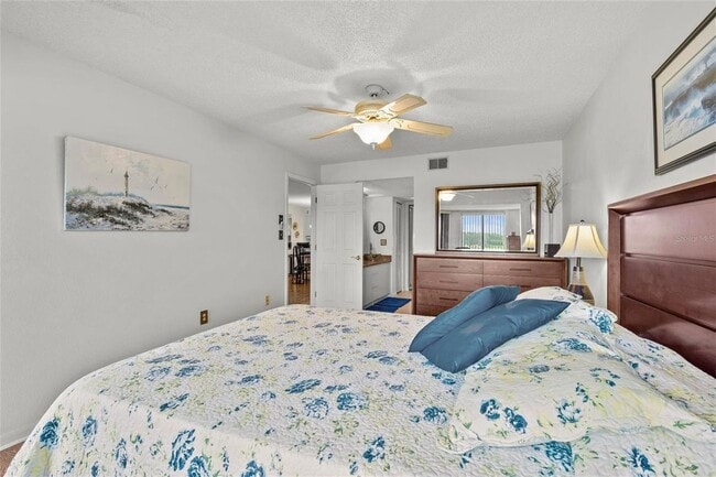 Building Photo - 1942 Golf View Dr