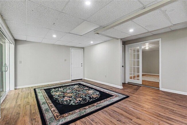 Building Photo - 3084 Green Valley Dr