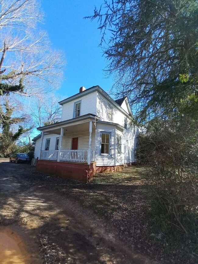 Building Photo - Ready and waiting for you! Available NOW!