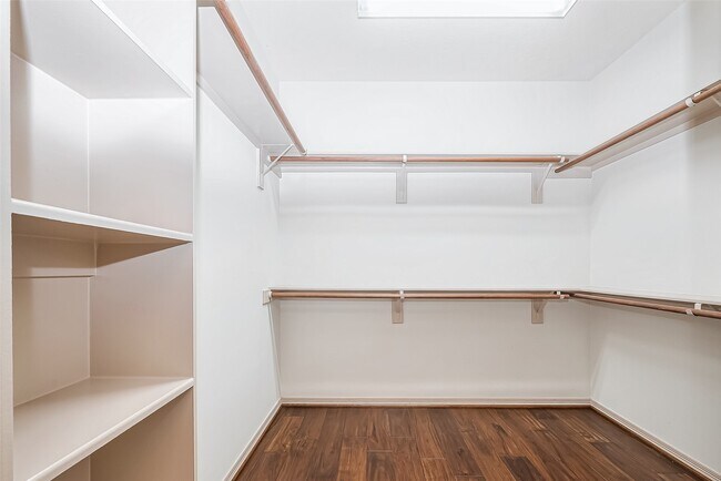 Building Photo - 1522 Olive Park